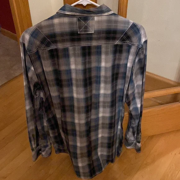 Button down - Picture 2 of 3